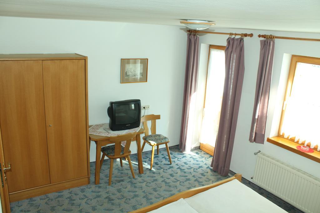 Appartement Pension Grasser Бад Клайнкирххайм Стая снимка