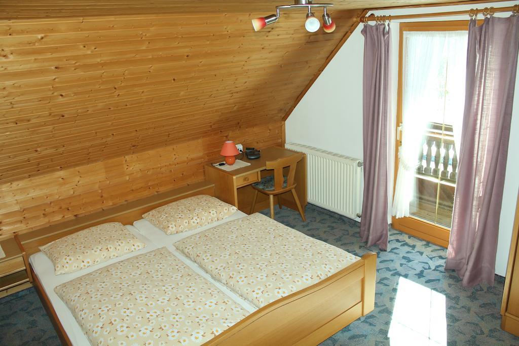 Appartement Pension Grasser Бад Клайнкирххайм Стая снимка
